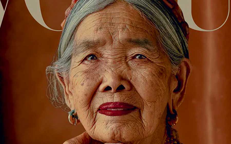 Tatuadora indígena de 106 anos é capa da Vogue