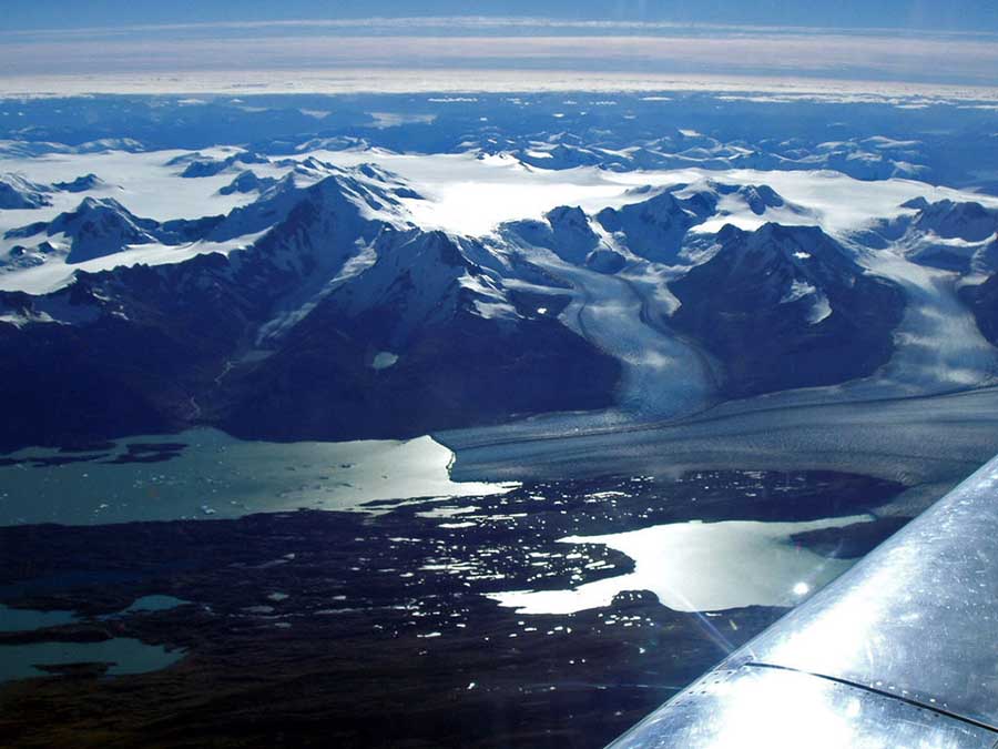 O Parque Nacional Los Glaciares é uma área protegida na Patagônia argentina, famosa por suas paisagens montanhosas espetaculares e pela presença de glaciares imponentes. É um destino imperdível para quem visita a Argentina (Marianocecowski)