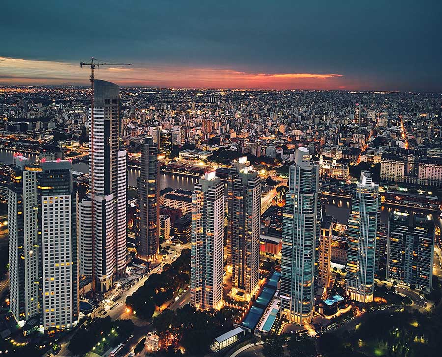 Panorama da cidade a partir de Puerto Madero (Deensel / Wikimedia)