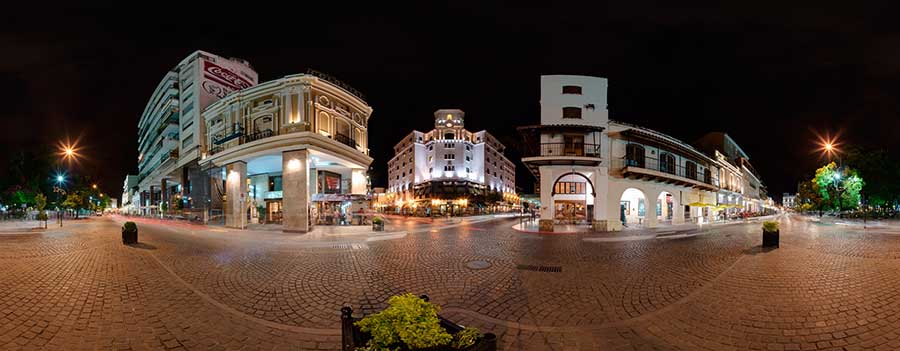 Visão geral de edifícios em toda a praça 9 de Julho (Fran-Salta)