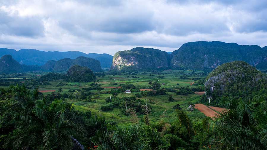 Valle de Viñales, Pinar del Río, Cuba (Severin.stalder / Wikimedia)