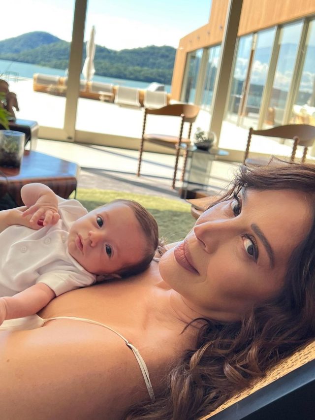 Claudia Raia e Jarbas Homem de Mello mostram fotos do filho