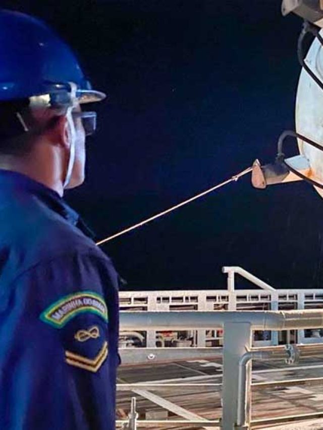 Forças Armadas: Marinha entrega oxigênio para enfrentar crise de saúde