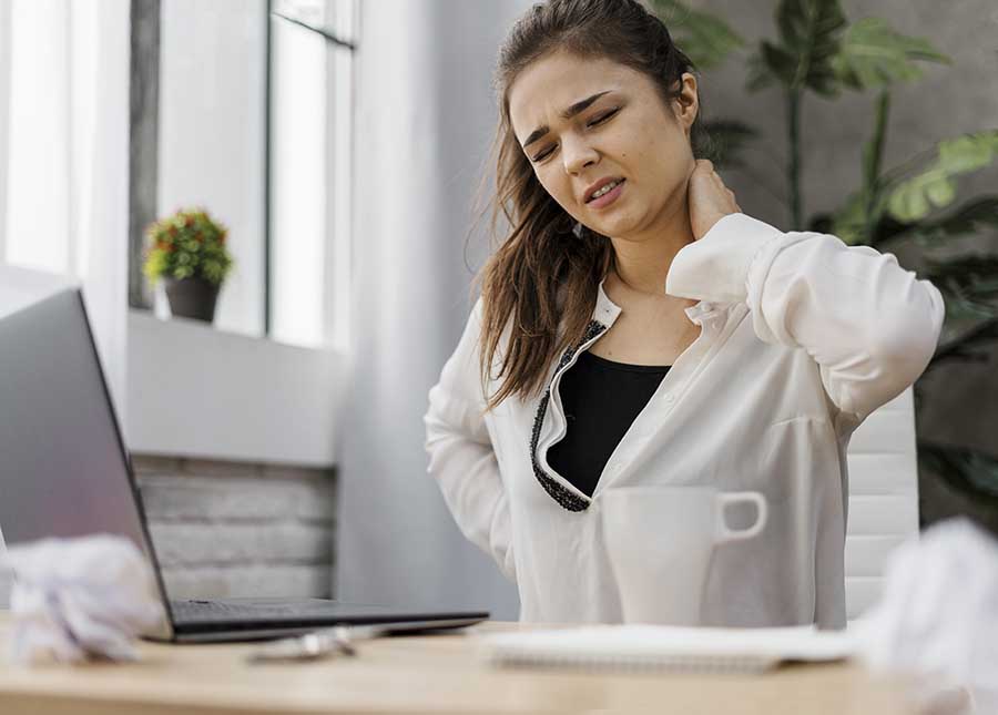 Fibromialgia: síndrome de dor crônica generalizada, sem inflamação aparente, que afeta principalmente mulheres de 30 a 50 anos. Tratamento multidisciplinar alivia sintomas.