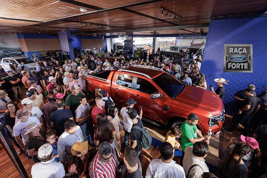 A Ford exibe a Nova Ranger na Agrishow, com motor 3.0 diesel V6. Unidade de pré-produção é apresentada como demonstração. Detalhes do modelo brasileiro serão divulgados em breve.