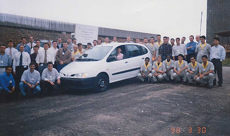 São José dos Pinhais, PR - 30.03.1998: Primeiro Protótipo do Mégane Scénic no CPR (campus da FIEP, Curitiba), onde a Renault trabalhou temporariamente