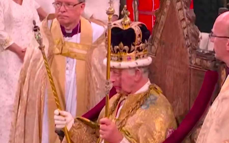 Rei Charles III foi oficialmente coroado; veja vídeo