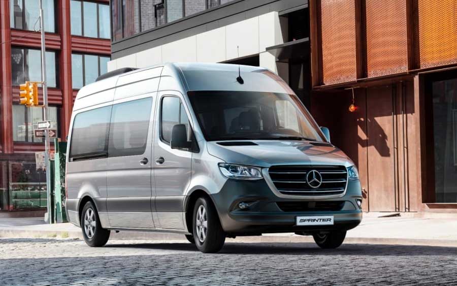 Se você busca um veículo que ofereça maior conforto e segurança no transporte de passageiros, a Sprinter Van é uma excelente escolha. Combinando espaço, conforto e tecnologia, ela proporciona uma experiência agradável para todos os ocupantes.