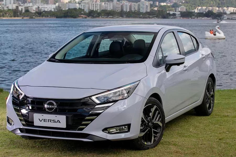 O Novo Nissan Versa chegou às concessionárias do Brasil trazendo uma série de melhorias que o tornam um destaque na categoria. Com um design renovado e atualizado, oferece um conforto superior aos seus concorrentes, além de mais segurança e tecnologia.