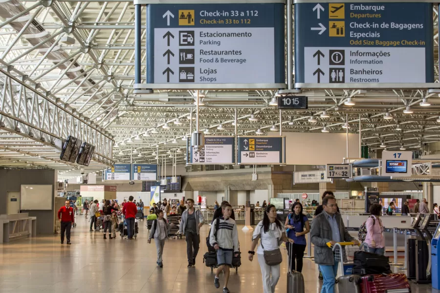 Saguão do Aeroporto Internacional do Rio de Janeiro (Portal Brasil 2016)