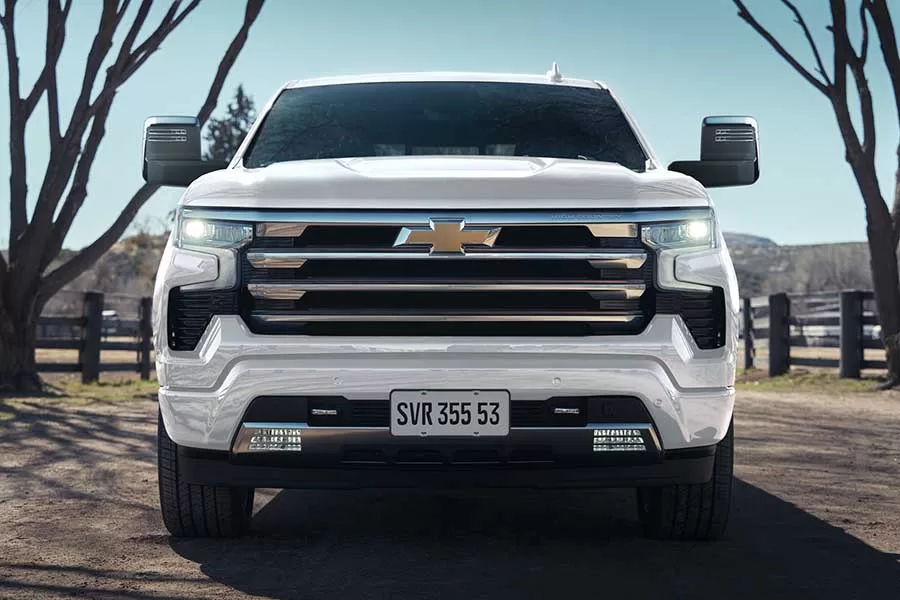 A Chevrolet está direcionando esforços para atualizar sua linha de picapes no mercado brasileiro. Após o lançamento da Nova Montana e a apresentação da Nova S10 Midnight, a montadora prepara mais uma grande novidade: a Silverado, que se tornará o maior e mais imponente modelo do portfólio da marca.