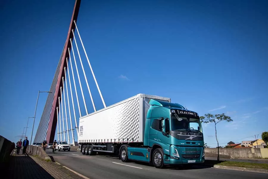 Volvo inicia testes de caminhões elétricos no Brasil para transformar o transporte pesado