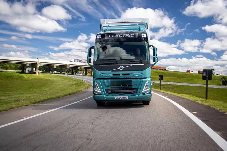 Volvo avança na descarbonização do transporte pesado brasileiro com caminhões elétricos