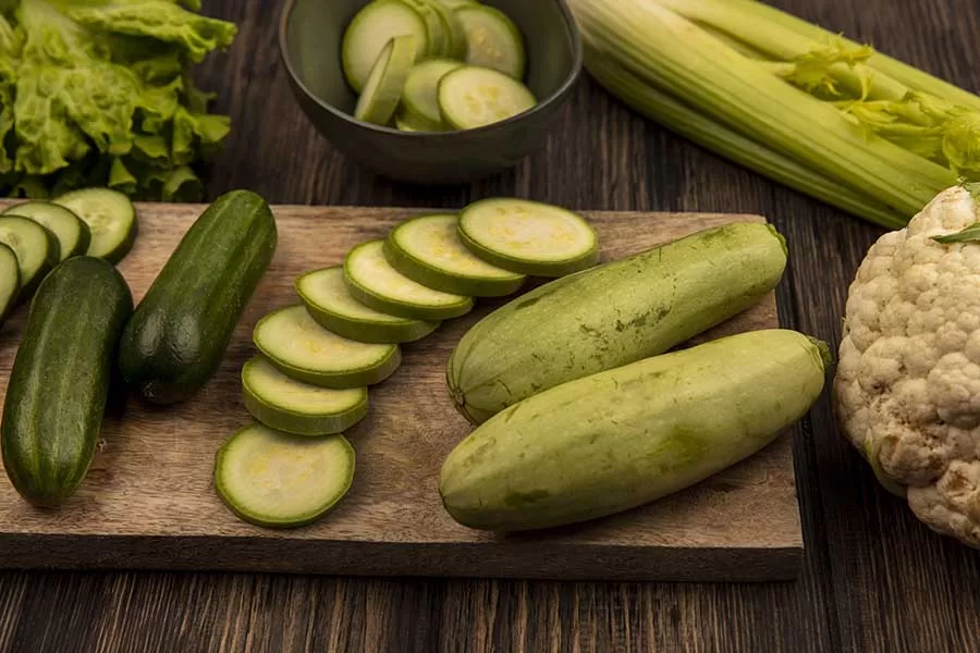 Rica em antioxidantes: Os antioxidantes presentes na abobrinha italiana ajudam a combater os radicais livres, protegendo as células do corpo contra danos e envelhecimento precoce.