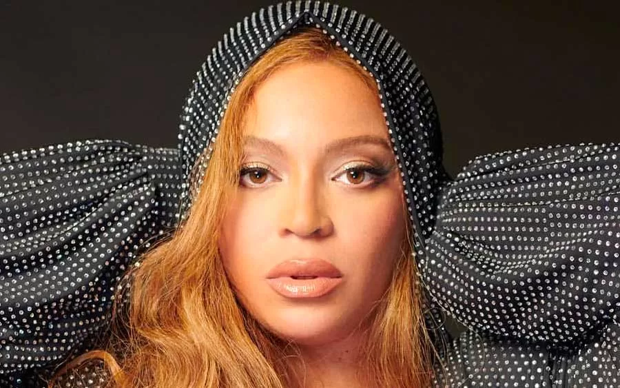 Beyoncé Anuncia Próximo Capítulo da Turnê "Renaissance" e Convoca Fãs a Brilharem em Prata 