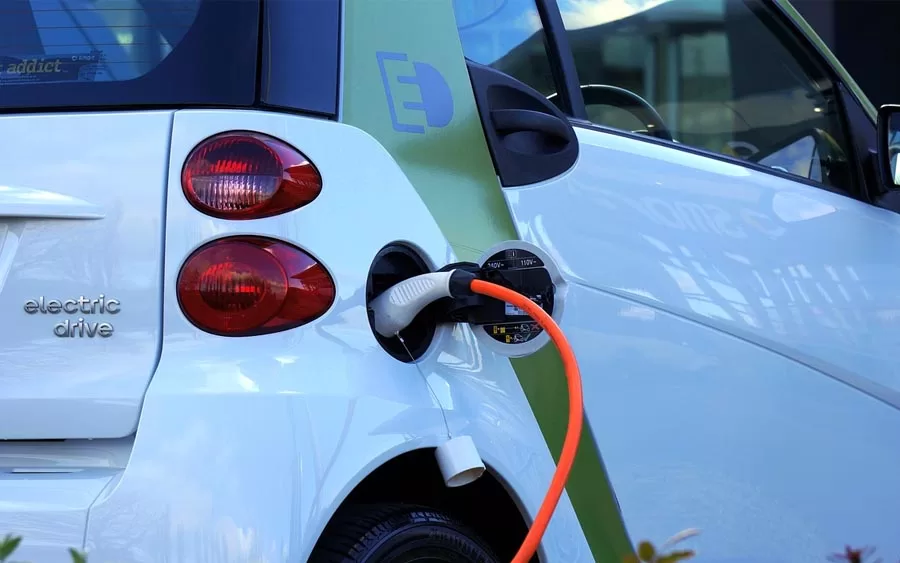 Brasil busca se tornar referência na produção de baterias de lítio para carros elétricos