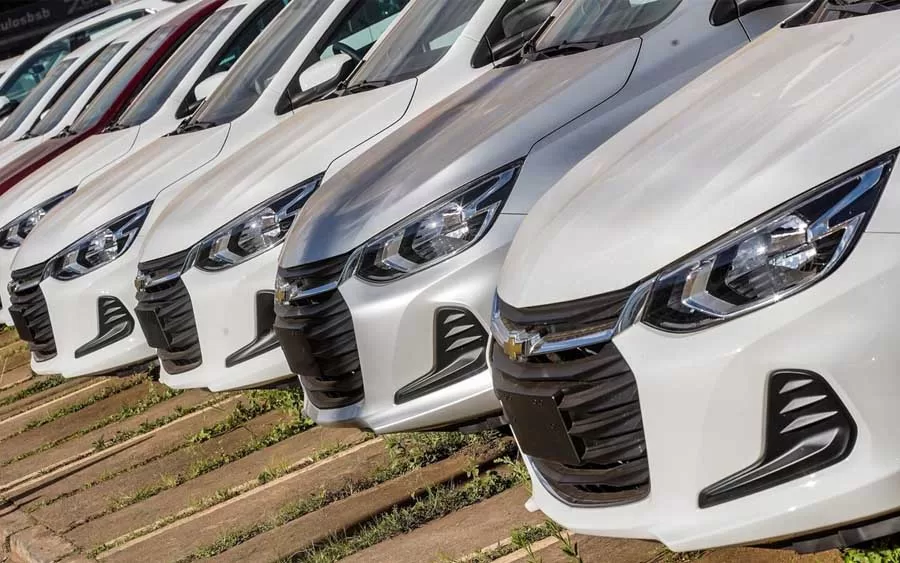 O programa de incentivo à compra de carros populares lançado pelo Governo Federal exige que o veículo adquirido com desconto só possa ser revendido após seis meses da data da compra (Rafa Neddermeyer/ Agência Brasil)