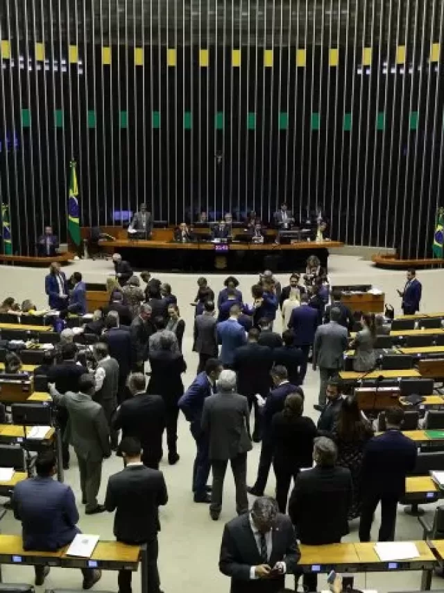 Câmara dos Deputados aprova projeto contra discriminação de políticos