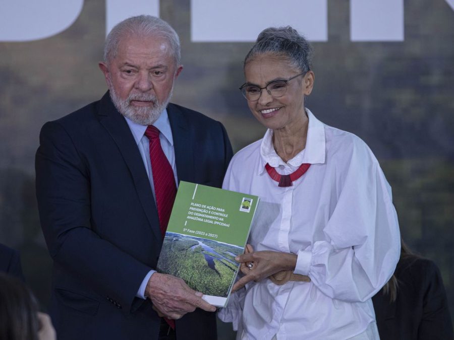 O presidente Luiz Inácio Lula da Silva e a ministra do Meio Ambiente, Marina Silva participam de uma Cerimônia por ocasião do Dia Mundial do Meio Ambiente no Palácio do Planalto. Foto:Joédson Alves/Agência Brasil