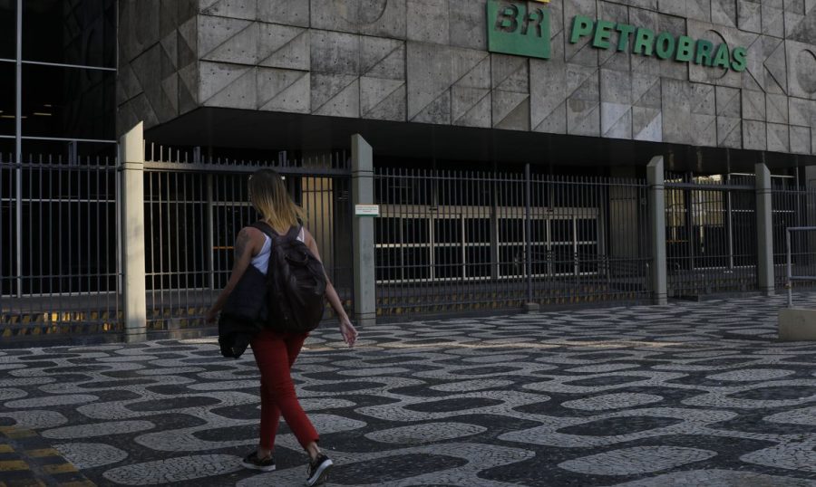 Programa de estágio da Petrobras tem bolsa-auxílio de R$ 1,8 mil