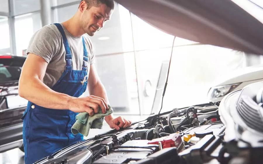 A lubrificação do motor é um processo essencial para o seu bom funcionamento. Ela tem a finalidade de reduzir o atrito entre as partes móveis do motor, como pistões, bielas, virabrequim e válvulas, minimizando o desgaste e o calor gerado pelo atrito.