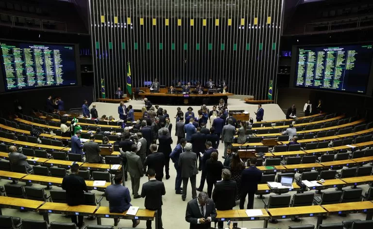 Câmara dos Deputados aprova projeto que criminaliza discriminação de pessoas "politicamente expostas" (MyKe Sena/Câmara dos Deputados)