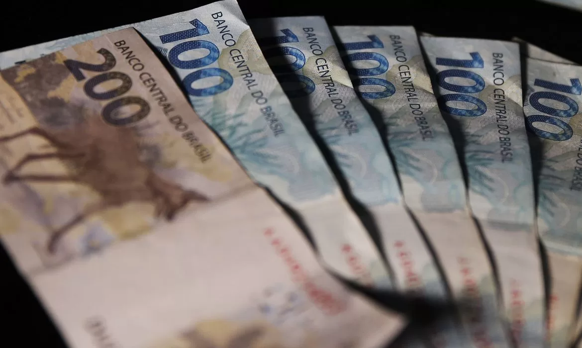 Governo brasileiro ajusta previsão de salário mínimo para 2024 devido a nova regra de correção automática (José Cruz/Agência Brasil)