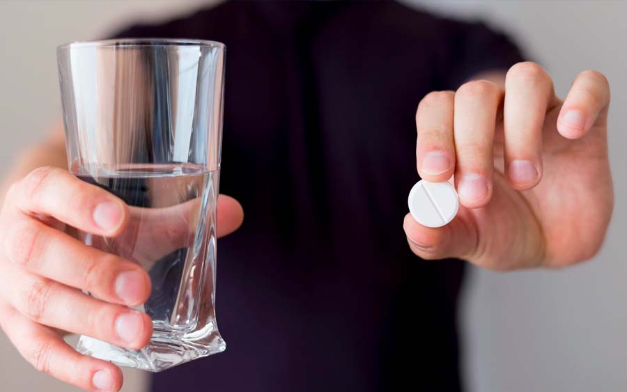 A vitamina C desempenha um papel crucial no funcionamento adequado do nosso corpo. Ela é uma vitamina solúvel em água e possui diversas funções essenciais para a saúde.