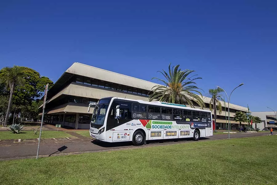 Londrina se destaca como pioneira na mobilidade sustentável com ônibus movidos a biometano