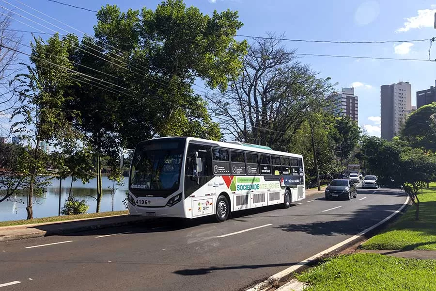 Ônibus movido 100% a biometano é apresentado em Londrina