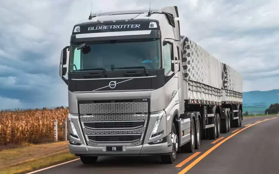 Equipado com um motor potente, o Volvo FH 540 garante uma excelente capacidade de tração e desempenho nas estradas.