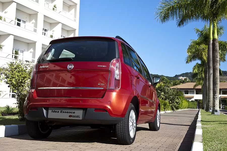 No mercado desde o ano de 2016, o Fiat Idea Essence 1.6 16V é uma opção compacta que oferece conforto e versatilidade para seus ocupantes.