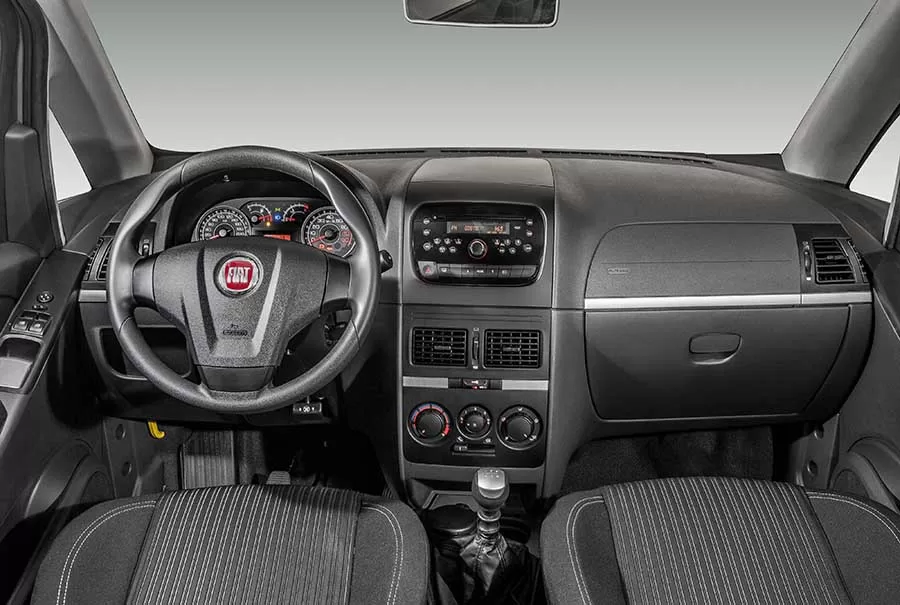 Em relação à segurança, o Fiat Idea Essence 1.6 16V é equipado com freios ABS, airbags frontais e encostos de cabeça para todos os ocupantes. Além disso, possui opcionalmente airbags laterais e faróis de neblina, garantindo uma condução mais segura em diversas situações.