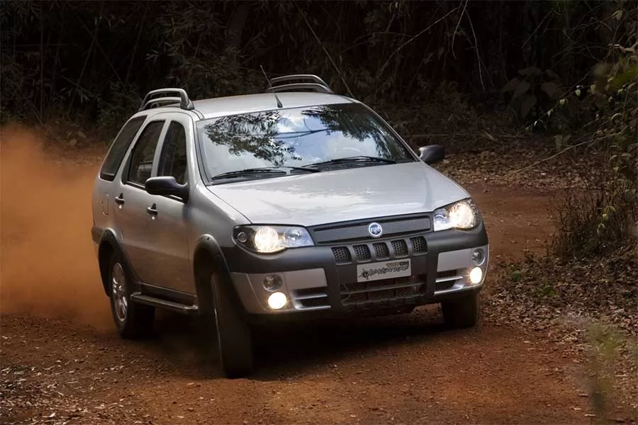 A Fiat Palio Weekend Adventure 1.8 16V 2020 se apresenta como uma opção sólida para quem busca uma perua compacta, mas com um toque de aventura e potência, oferecendo conforto, segurança e boa relação entre desempenho e consumo.