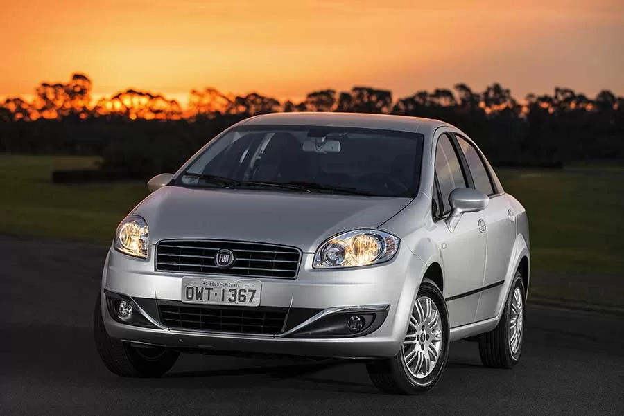 O Fiat Linea é um sedã de médio porte fabricado no Brasil e lançado em 2007, com produção estendida até o ano de 2016. Com uma plataforma SCCS Small LWB, o modelo apresenta uma boa dirigibilidade e espaço interno adequado para até cinco passageiros.