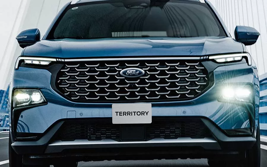 O aguardado Novo Territory da Ford chega ao mercado com uma proposta ainda mais confortável e versátil, graças ao seu aumento significativo em diversas dimensões-chave. O SUV foi redesenhado e agora apresenta maior comprimento, altura e distância entre-eixos, além de um espaçoso porta-malas, oferecendo uma experiência de condução aprimorada.