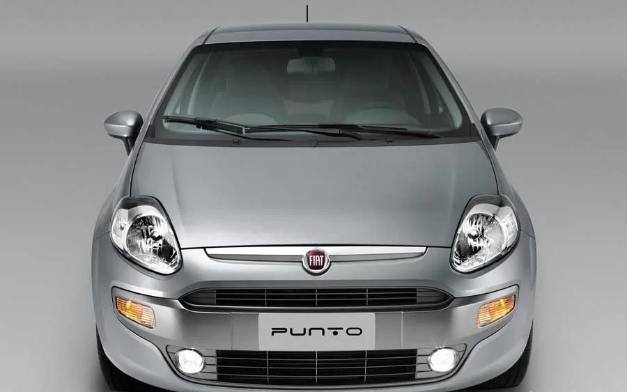 O Fiat Punto Essence 2017 vem equipado com importantes itens de segurança, como freios ABS e airbags frontais, proporcionando maior tranquilidade aos ocupantes. O ar-condicionado, ajuste de altura e profundidade do volante, vidros elétricos e bancos com ajustes são algumas das comodidades oferecidas, tornando as viagens mais confortáveis.