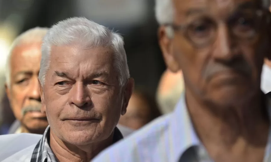 Ministro do STF suspende processos sobre revisão da vida toda do INSS