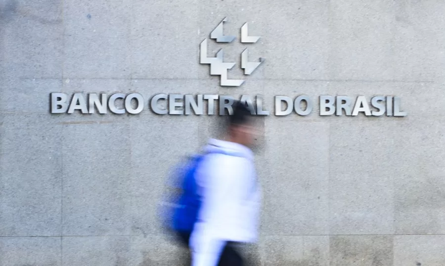 O mercado financeiro apresentou, nesta segunda-feira (3), uma redução nas expectativas de inflação, mensuradas pelo Índice de Preço ao Consumidor (IPCA), em comparação com o último levantamento do Boletim Focus divulgado pelo Banco Central há uma semana. O índice registrado dessa vez é de 4,98% (Foto: Marcello Casal Jr/Agência Brasil)