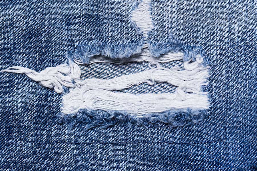 Pai usa calça da filha de R$ 200 achando que era velha por estar rasgada