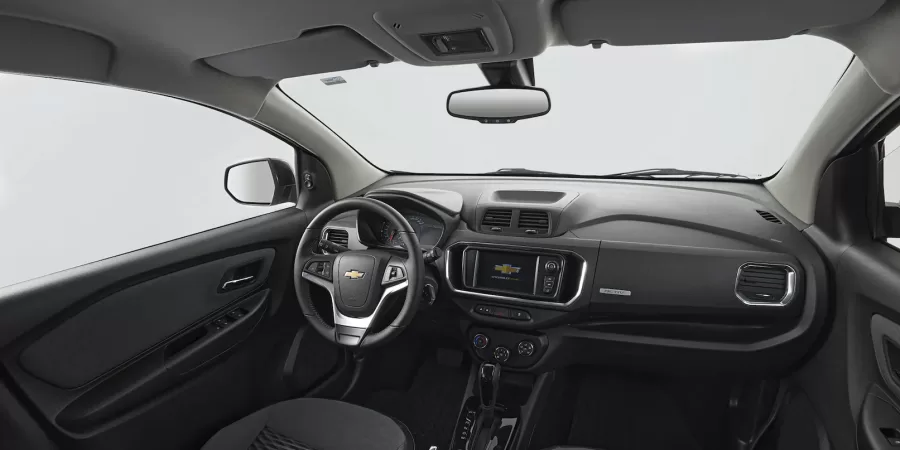 No que diz respeito à tecnologia, o Spin Activ 2024 não decepciona. O veículo conta com recursos como câmera de ré, central multimídia Chevrolet MyLink e conectividade Bluetooth, que permitem uma experiência de condução mais prática e conectada. O sistema Chevrolet MyLink, com integração ao Android Auto e ao Apple CarPlay, proporciona acesso a rotas, playlists e outras funcionalidades por meio de comandos de voz, tudo isso em uma tela touchscreen de alta precisão de 7 polegadas.