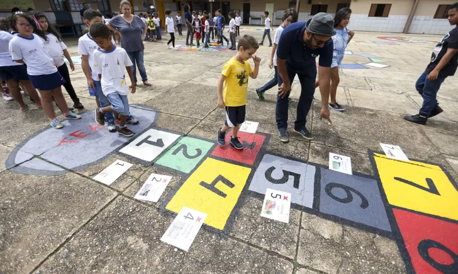 Modalidade de ensino prevê jornada igual ou superior a 7 horas diárias (Marcelo Camargo/Agência Brasil)