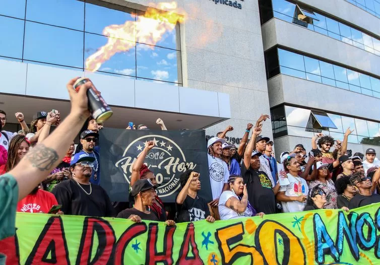 Brasília/DF, 17/07/2023, O movimento Hip Hop brasileiro durante marcha da Cultura Hip Hop em celebração ao Cinquentenário mundial da Cultura Hip Hop. Foto: José Cruz/Agência Brasil