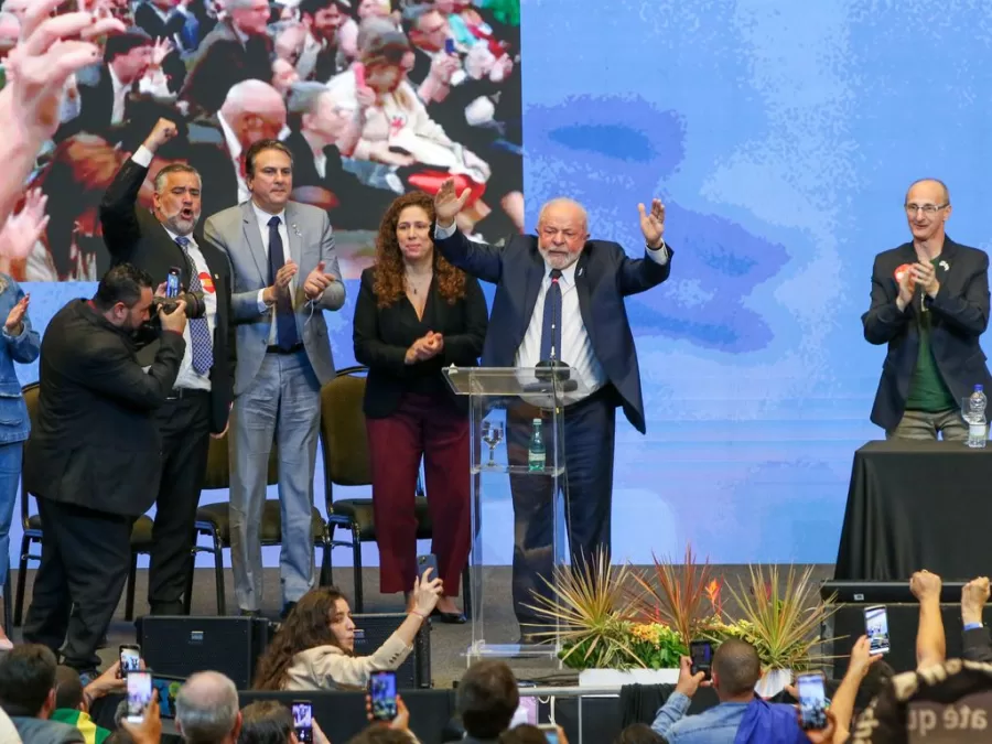 Ministra Nísia Trindade fica na Saúde, diz Lula