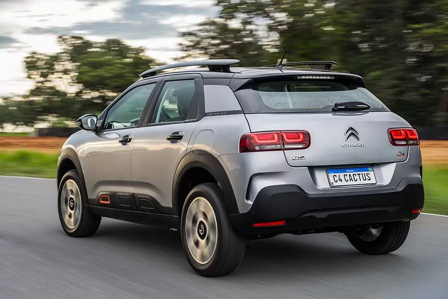 Com uma aceleração de 0 a 100 km/h em apenas 7,7 segundos e velocidade máxima de 212 km/h, o Novo C4 Cactus 2024 entrega uma experiência de condução emocionante.