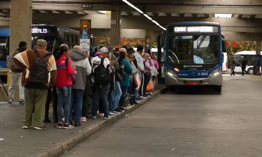 Avanço da Tarifa Zero: Movimento Popular impulsiona adoção do Passe Livre em capitais do Brasil