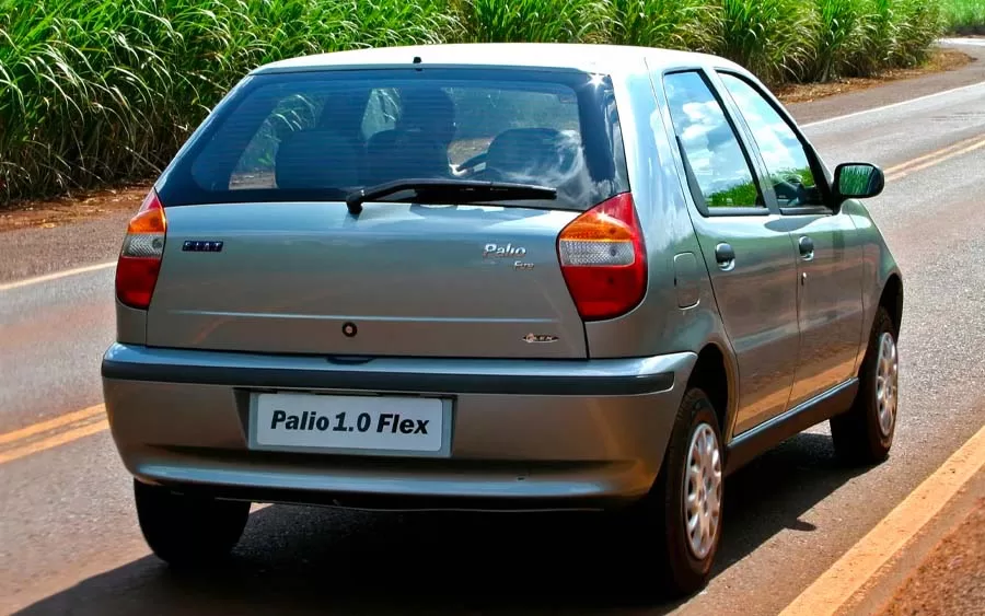 O carro oferece um conjunto equilibrado de características que o tornam um veículo digno de consideração para quem procura um carro compacto e acessível.