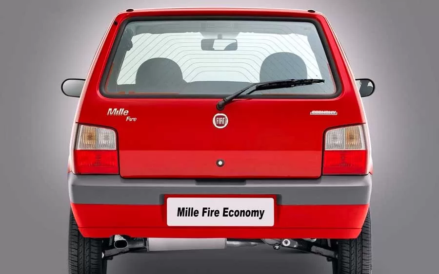 O coração do Fiat Uno Mille Economy 1.0 reside em seu motor de 4 cilindros em linha.