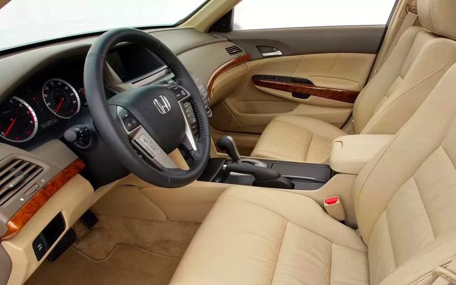 Estilo Atemporal: O design do Honda Accord 2008 é intemporal e elegante, o que significa que ele ainda parece atual mesmo após muitos anos.