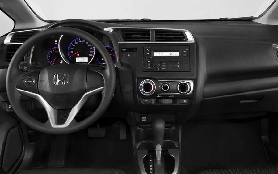 No interior do Honda Fit LX 1.5 AT 2021, a sensação de espaço e conforto é notável.